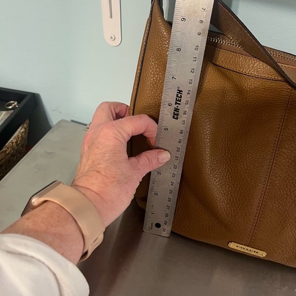 Older Tan Coach Leather Hobo Bag with Hang Tag - Picture 7 of 10